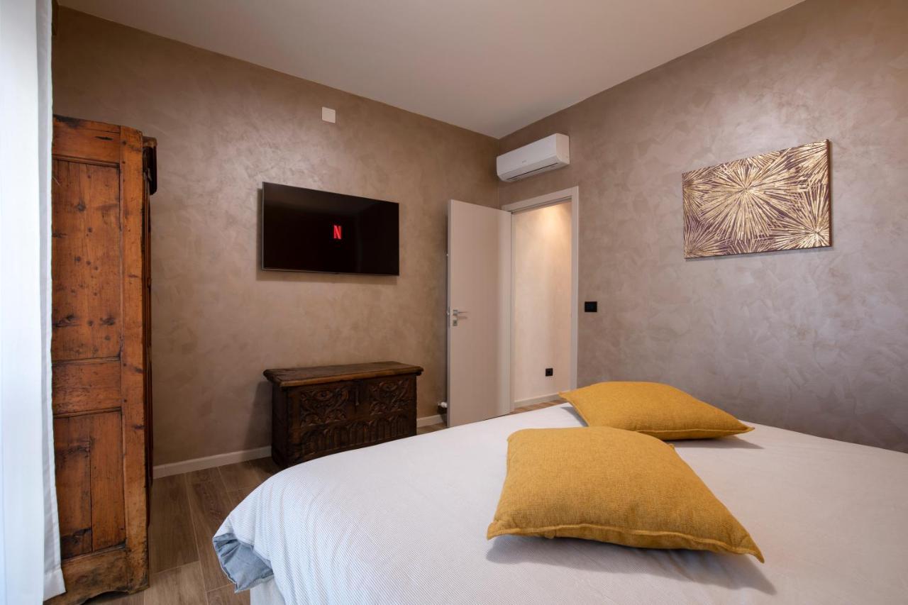 La Lupa Apartment - In The Heart Of Aosta With Car Box エクステリア 写真