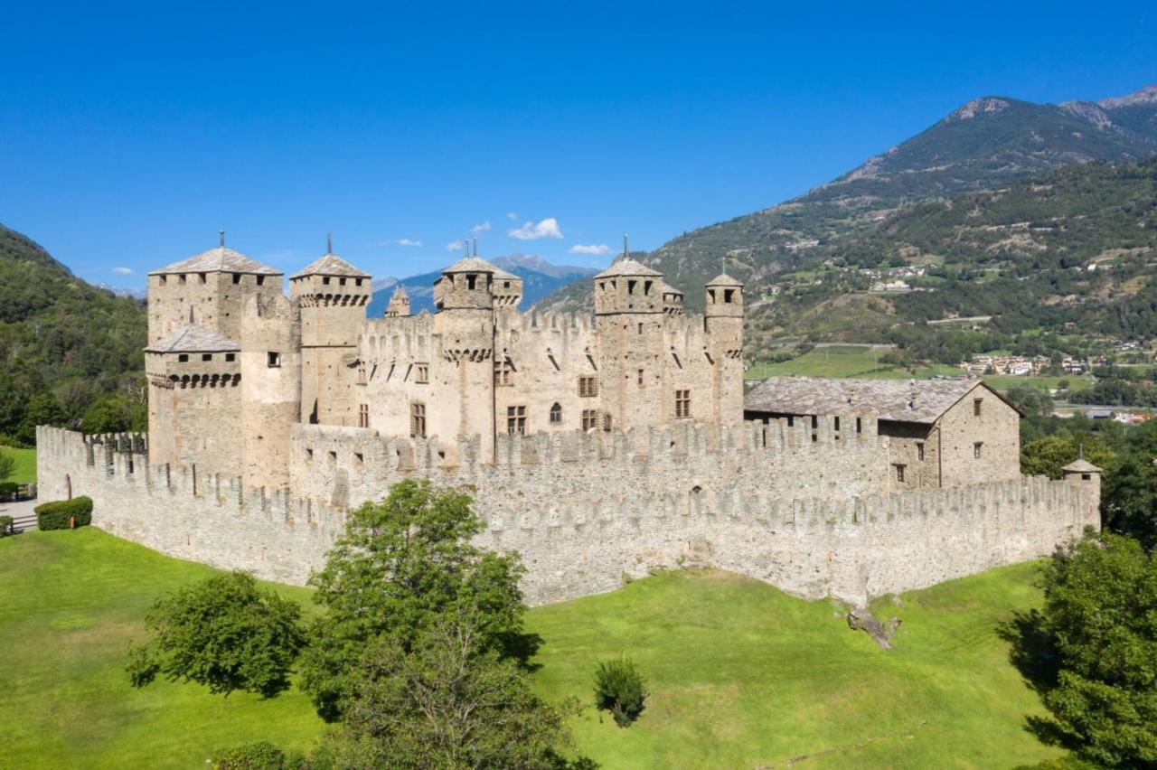La Lupa Apartment - In The Heart Of Aosta With Car Box エクステリア 写真